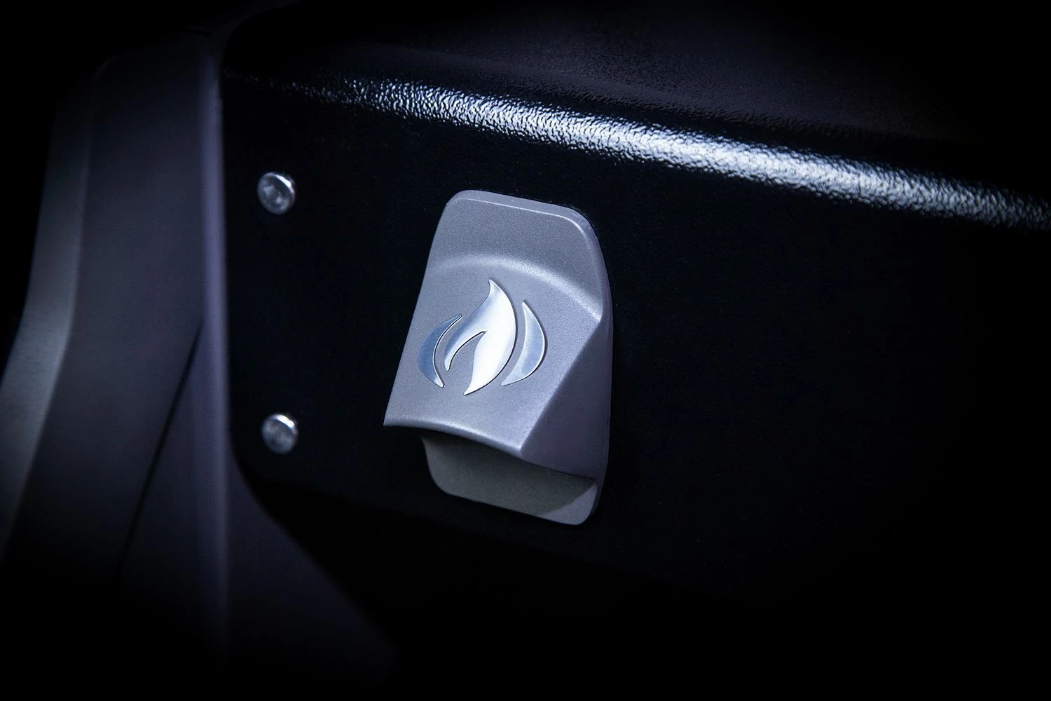 Napoleon Rogue SE 525 Gasgrill - All-black - Mit Sizzle Zone Und Heckbrenner - Grillfürst Edition - X-DEAL Inkl. Abdeckhaube, Gussplatte Und Drehspieß-Set - Modell 2022 – Bild 12