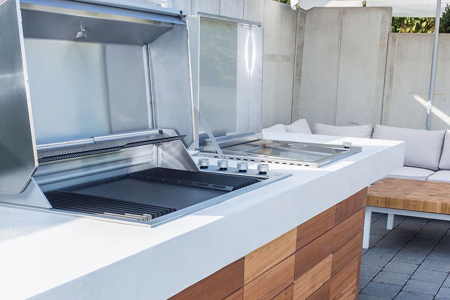 Grillfürst Outdoor Küche Mit Beton-Arbeitsplatte Und HPL-Unterschrank - Mit Edler Holzverkleidung (300 Cm X 80 Cm) - Mit Einbaugrill Und Planchagrill – Bild 2
