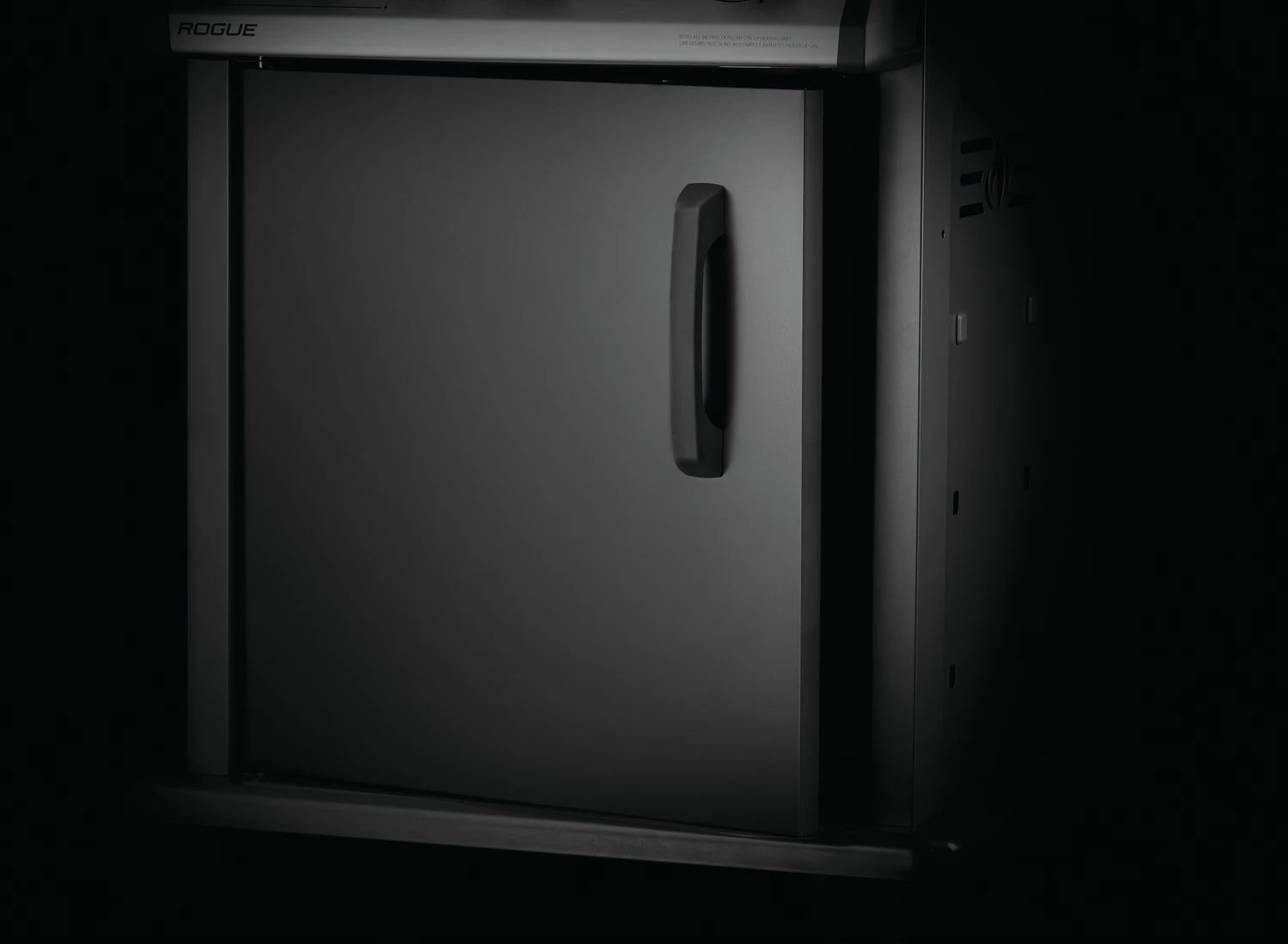 Napoleon Rogue SE 425 Gasgrill, Schwarz Mit Gussrosten, Sizzle Zone Und Heckbrenner - Hero Modell 2023 Inkl. Drehspieß – Bild 14