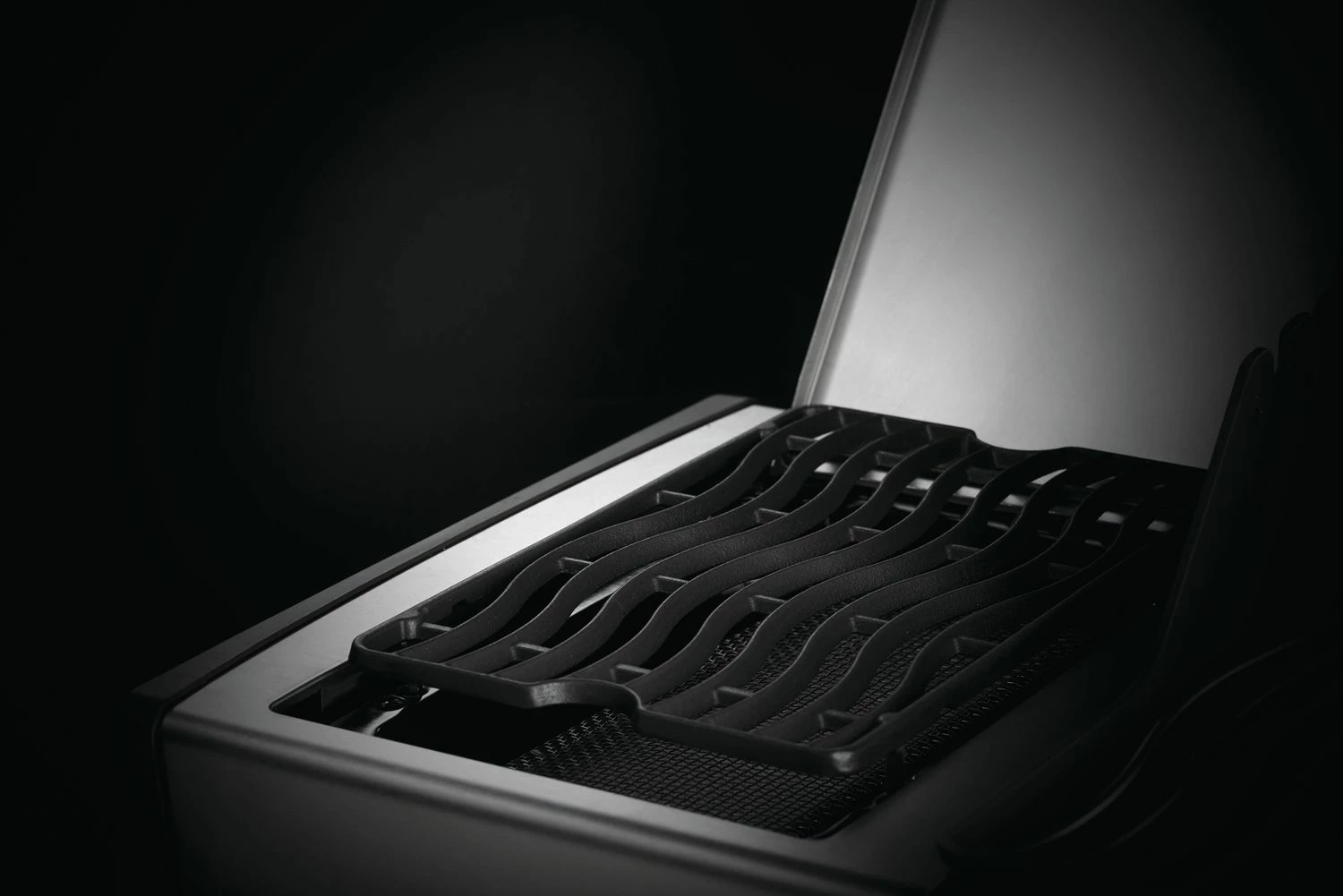 Napoleon Rogue SE 425 Gasgrill, Schwarz Mit Gussrosten, Sizzle Zone Und Heckbrenner - Hero Modell 2023 Inkl. Drehspieß – Bild 7