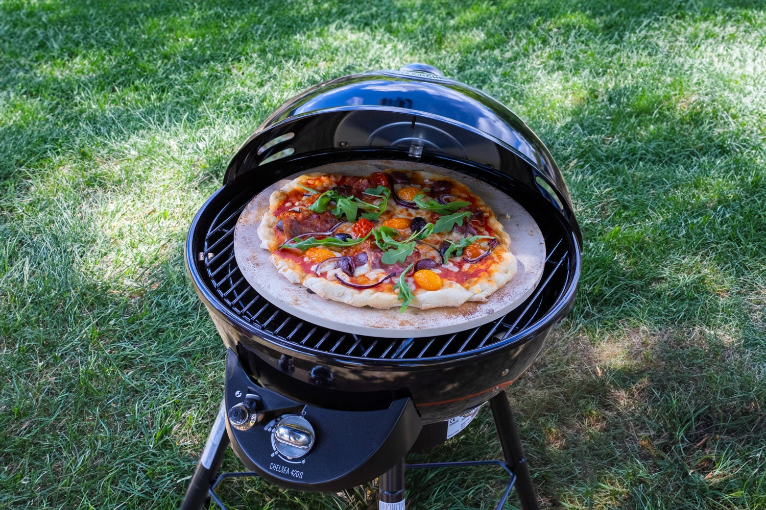 Outdoorchef Gas Kugelgrill Chelsea 420 G Pizzaofen - Pizza Chef Inkl. Grillfürst Pizzastein – Bild 2
