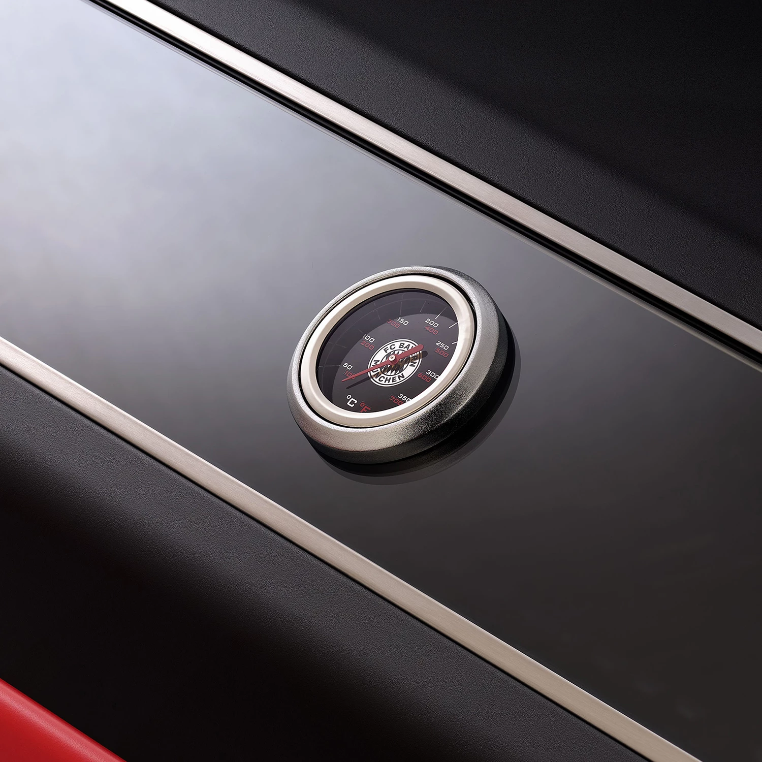 Rösle Videro G3-S VARIO+ Schwarz Gasgrill - FC Bayern Edition - Inkl. FC Bayern Abdeckhaube, Barbecue Grillzange Und Burgerpresse – Bild 6