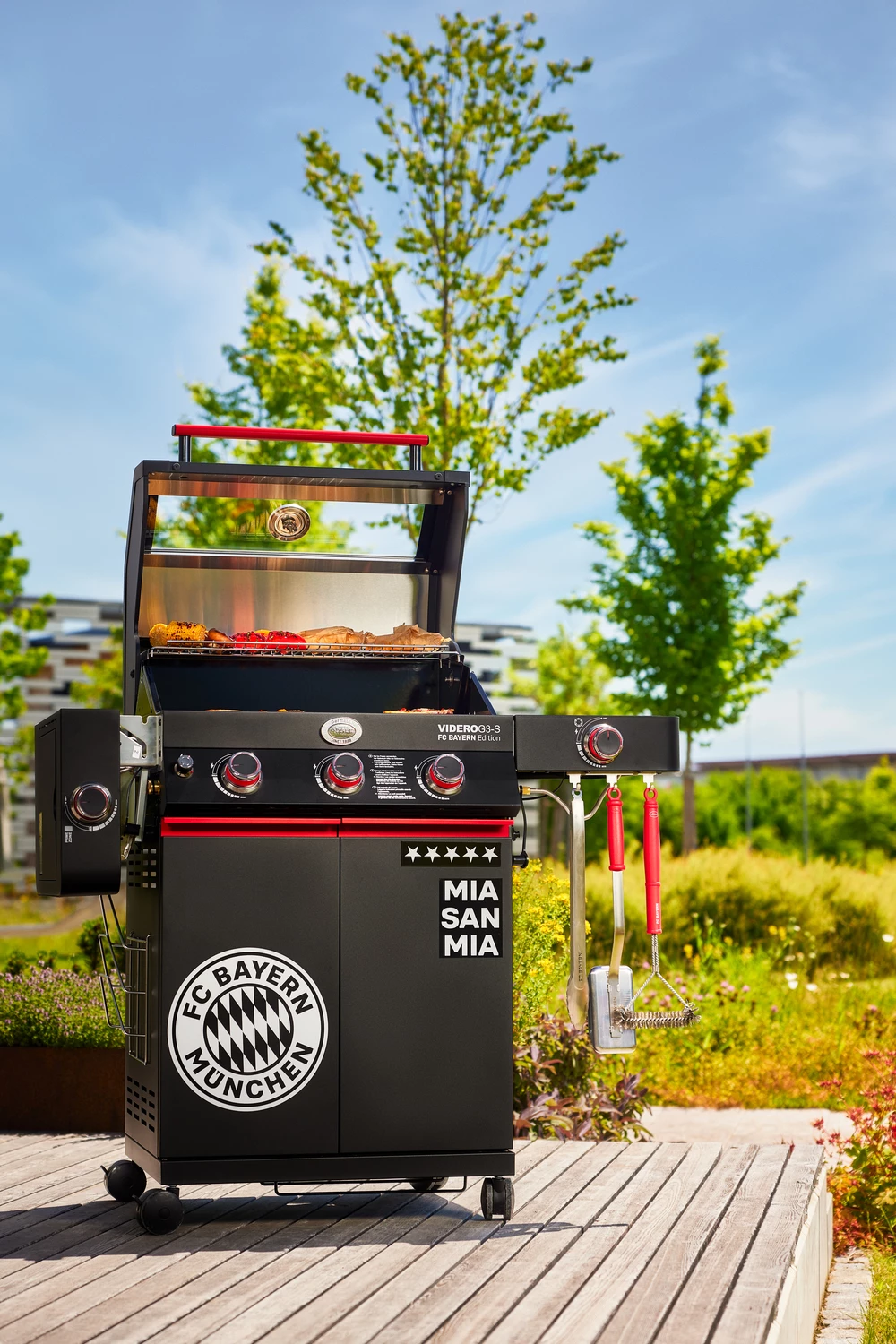 Rösle Videro G3-S VARIO+ Schwarz Gasgrill - FC Bayern Edition - Inkl. FC Bayern Abdeckhaube, Barbecue Grillzange Und Burgerpresse – Bild 14