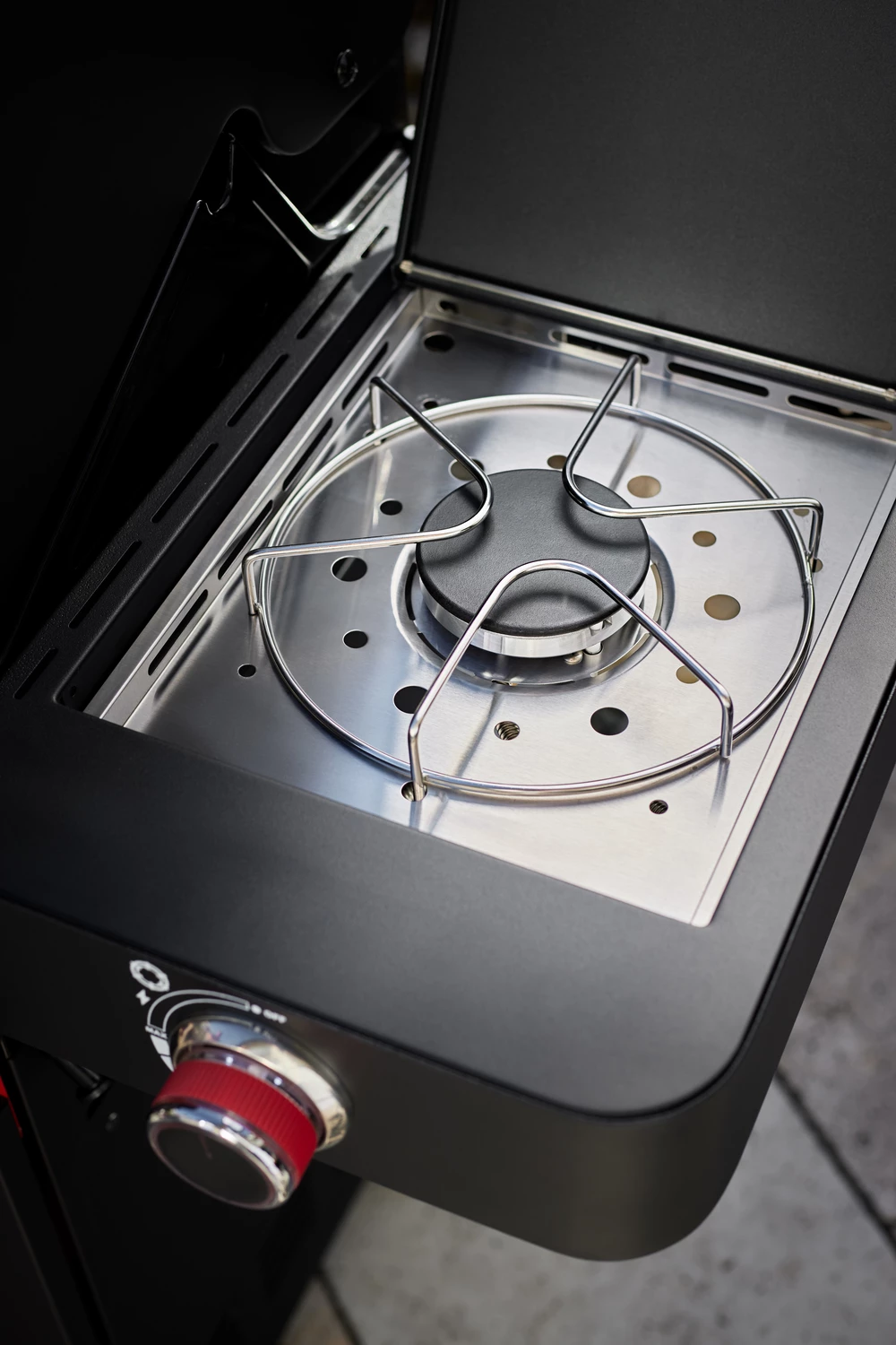 Rösle Videro G3-S VARIO+ Schwarz Gasgrill - FC Bayern Edition - Inkl. FC Bayern Abdeckhaube, Barbecue Grillzange Und Burgerpresse – Bild 10