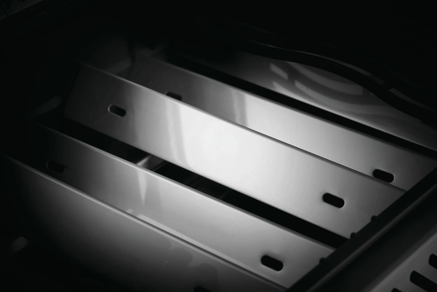 Napoleon Rogue 425 Gasgrill - All Black - Mit Seitenbrenner - Hero Modell 2023 Mit Heckbrenner Inkl. Drehspieß, Abdeckhaube Und Grillplatte – Bild 13